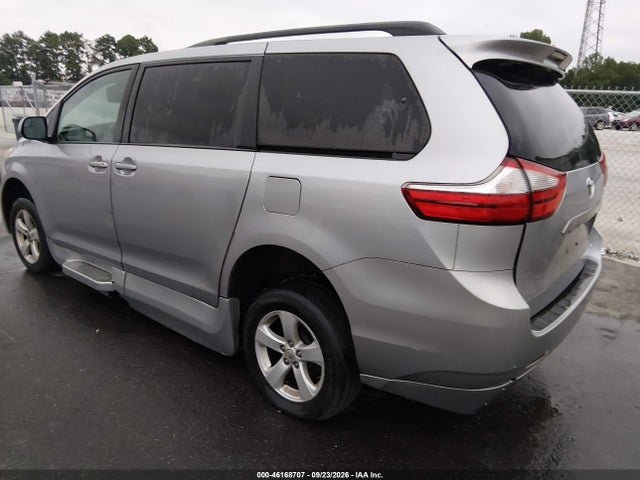 46168707 :رقم المزاد ، 5TDKK3DC5FS551006 vin ، 2015 Toyota Sienna Le 8 Passenger مزاد بيع