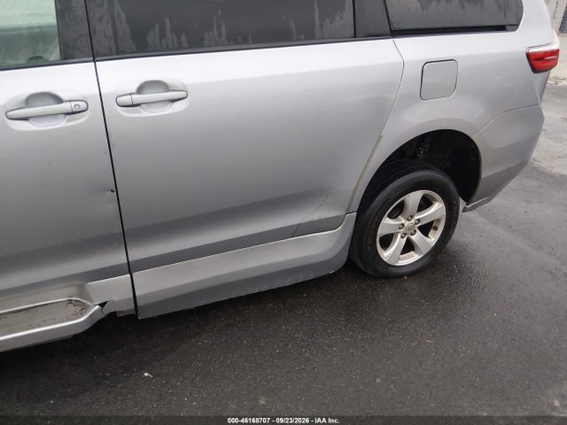 46168707 :رقم المزاد ، 5TDKK3DC5FS551006 vin ، 2015 Toyota Sienna Le 8 Passenger مزاد بيع