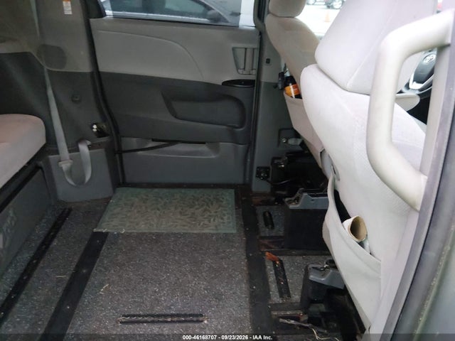 46168707 :رقم المزاد ، 5TDKK3DC5FS551006 vin ، 2015 Toyota Sienna Le 8 Passenger مزاد بيع