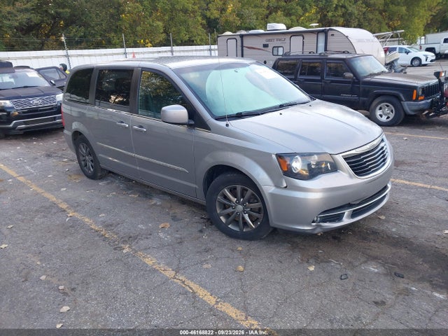 2015 Chrysler Town & Country S მანქანა იყიდება აუქციონზე, vin: 2C4RC1HG4FR698066, აუქციონის ნომერი: 46168822