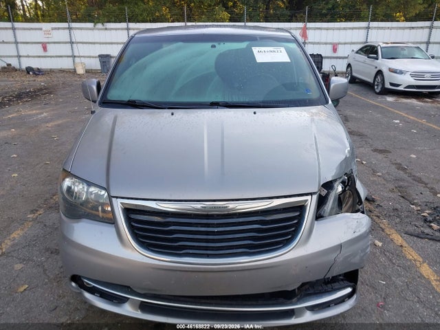 2015 Chrysler Town & Country S მანქანა იყიდება აუქციონზე, vin: 2C4RC1HG4FR698066, აუქციონის ნომერი: 46168822