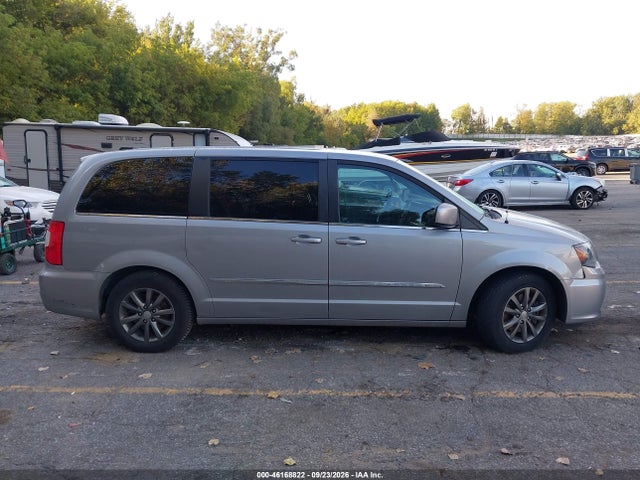 2015 Chrysler Town & Country S მანქანა იყიდება აუქციონზე, vin: 2C4RC1HG4FR698066, აუქციონის ნომერი: 46168822