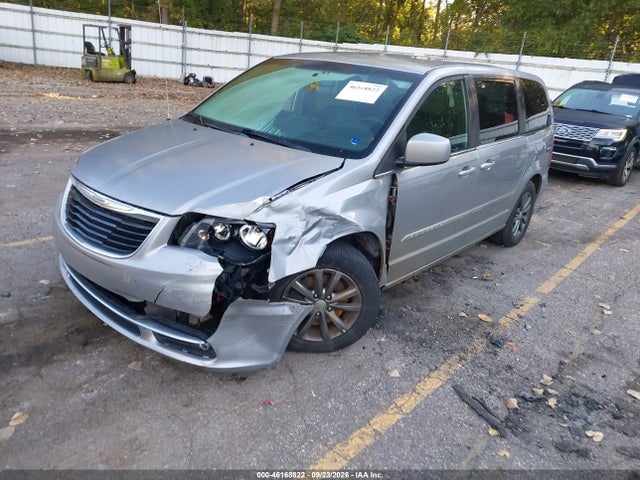 2015 Chrysler Town & Country S მანქანა იყიდება აუქციონზე, vin: 2C4RC1HG4FR698066, აუქციონის ნომერი: 46168822