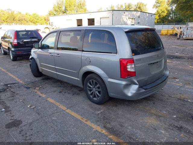 2015 Chrysler Town & Country S მანქანა იყიდება აუქციონზე, vin: 2C4RC1HG4FR698066, აუქციონის ნომერი: 46168822