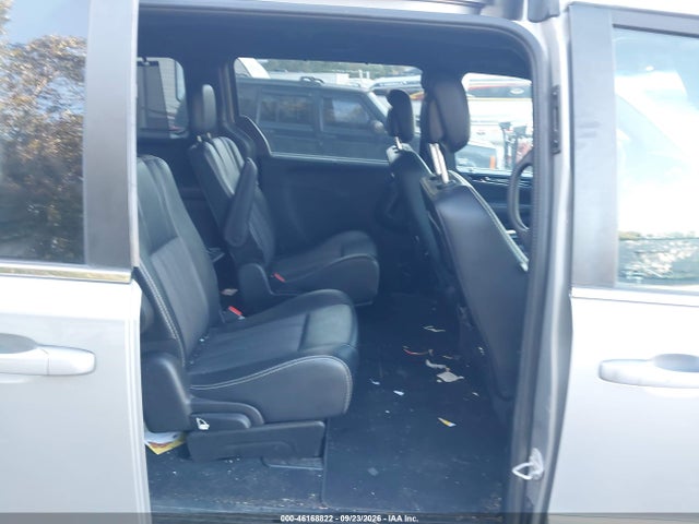 2015 Chrysler Town & Country S მანქანა იყიდება აუქციონზე, vin: 2C4RC1HG4FR698066, აუქციონის ნომერი: 46168822