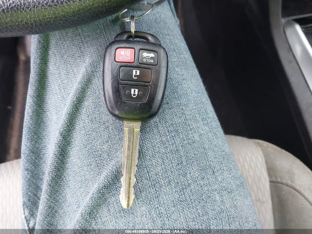 46168909 :رقم المزاد ، 5YFBURHE5EP146621 vin ، 2014 Toyota Corolla Le Plus مزاد بيع