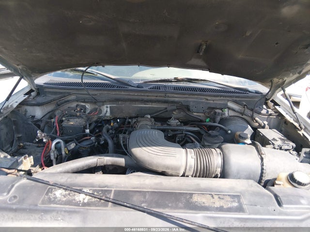 46168931 :رقم المزاد ، 1FMRU17L51LB21555 vin ، 2001 Ford Expedition Eddie Bauer مزاد بيع