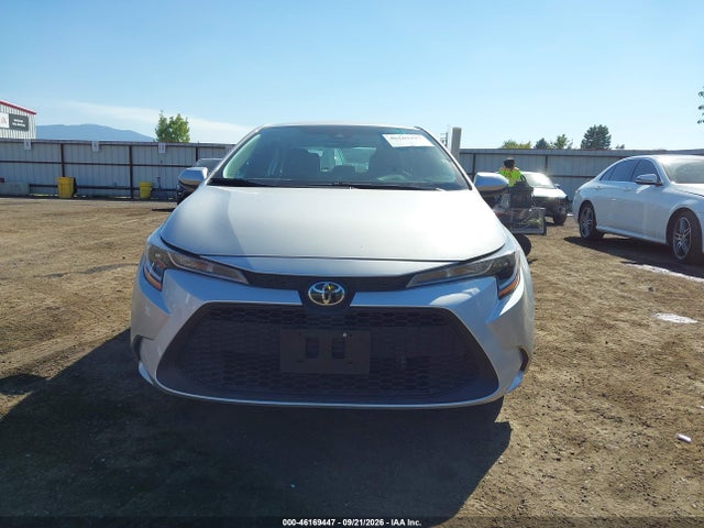2022 Toyota Corolla Le მანქანა იყიდება აუქციონზე, vin: 5YFEPMAE3NP357947, აუქციონის ნომერი: 46169447