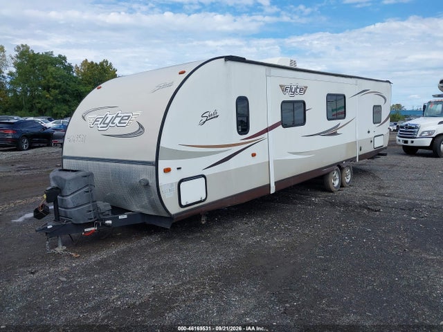 Shasta Other 2015 5ZT2SYWB4FE005030 Image 2