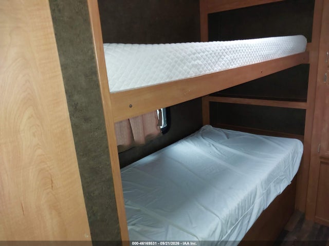 Shasta Other 2015 5ZT2SYWB4FE005030 Image 14