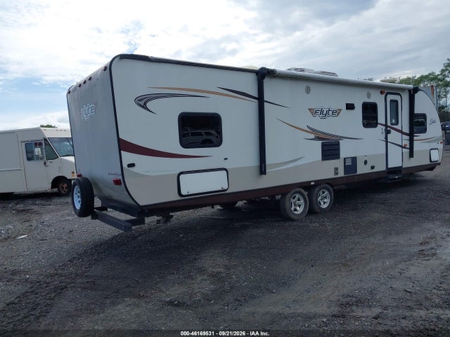 Shasta Other 2015 5ZT2SYWB4FE005030 Image 4