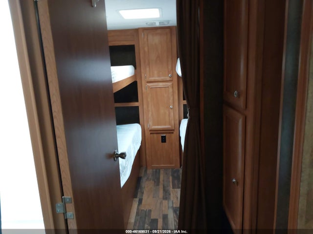 Shasta Other 2015 5ZT2SYWB4FE005030 Image 8
