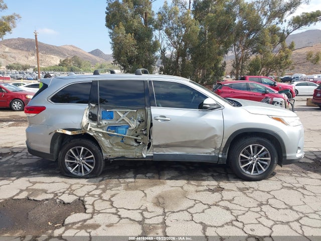 Продажа на аукционе авто 2019 Toyota Highlander Xle, vin: 5TDKZRFH2KS555208, номер лота: 46169669