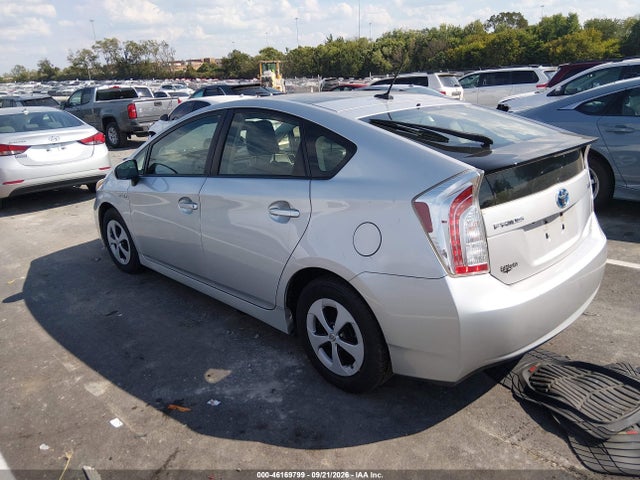Toyota Prius Four 2014 JTDKN3DU4E1774133 Image 3