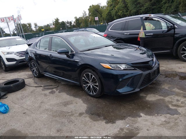 46169901 :رقم المزاد ، 4T1B21HK2JU504201 vin ، 2018 Toyota Camry Hybrid Se مزاد بيع