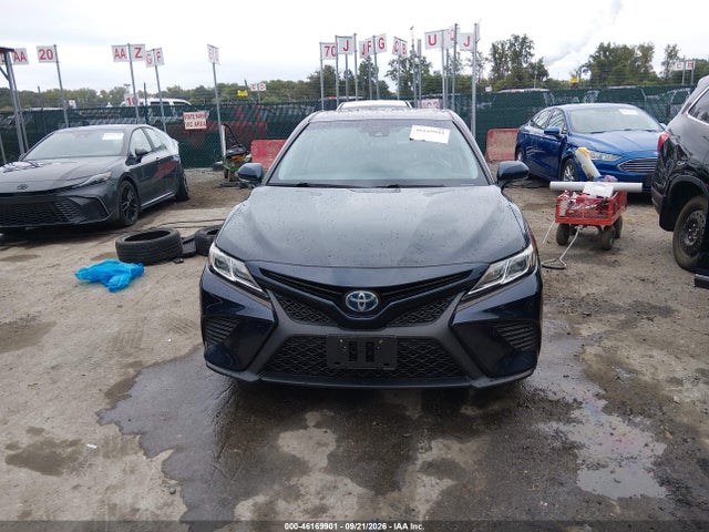 46169901 :رقم المزاد ، 4T1B21HK2JU504201 vin ، 2018 Toyota Camry Hybrid Se مزاد بيع