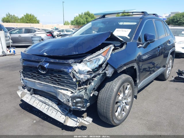 Toyota Rav4 Xle Premium 2021 JTMC1RFV4MJ022701 Image 2