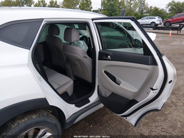 46170430 :رقم المزاد ، KM8J3CA44JU674463 vin ، 2018 Hyundai Tucson Sel مزاد بيع