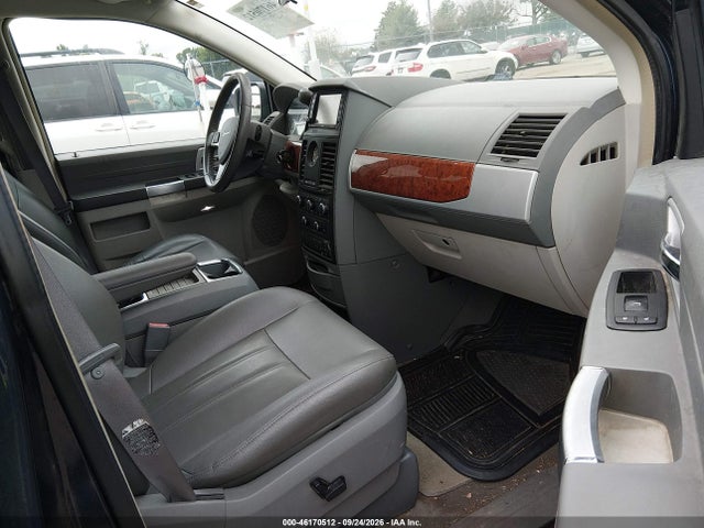 2008 Chrysler Town & Country Touring მანქანა იყიდება აუქციონზე, vin: 2A8HR54P28R701131, აუქციონის ნომერი: 46170512