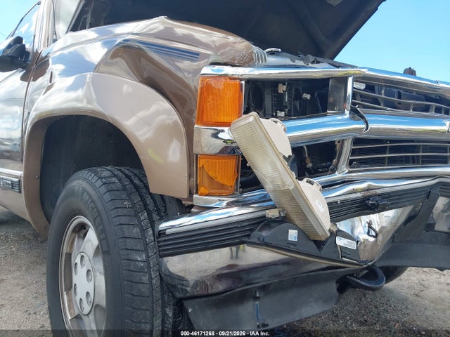 Продажа на аукционе авто 1994 Chevrolet Suburban K1500, vin: 1GNFK16K2RJ428069, номер лота: 46171268