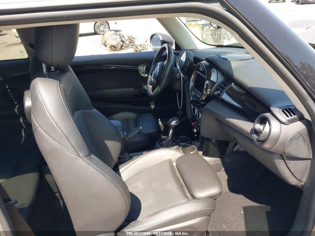 46171539 :رقم المزاد ، WMWXP7C59K2A54527 vin ، 2019 Mini Hardtop Cooper S مزاد بيع