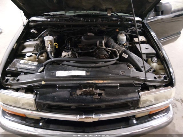 46171795 :رقم المزاد ، 1GCDT13W82K179538 vin ، 2002 Chevrolet S-10 Ls مزاد بيع