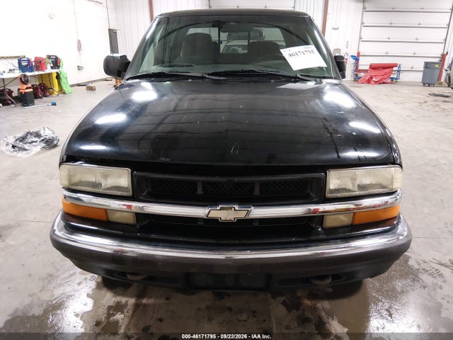 46171795 :رقم المزاد ، 1GCDT13W82K179538 vin ، 2002 Chevrolet S-10 Ls مزاد بيع