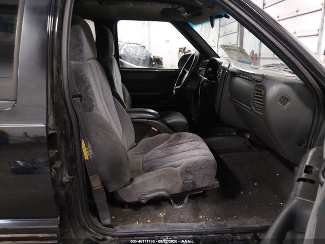 46171795 :رقم المزاد ، 1GCDT13W82K179538 vin ، 2002 Chevrolet S-10 Ls مزاد بيع