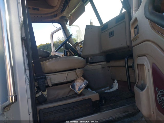 46171839 :رقم المزاد ، 2HSCNAPR85C034798 vin ، 2005 International 9400 9400i مزاد بيع