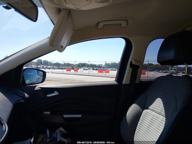 46172219 :رقم المزاد ، 1FMCU0G97HUD77589 vin ، 2017 Ford Escape Se مزاد بيع