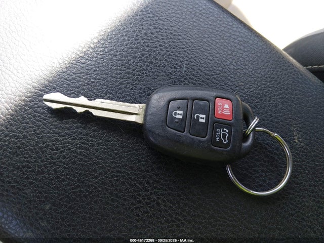 JTMWFREV7GJ081973 Toyota Rav4 Xle