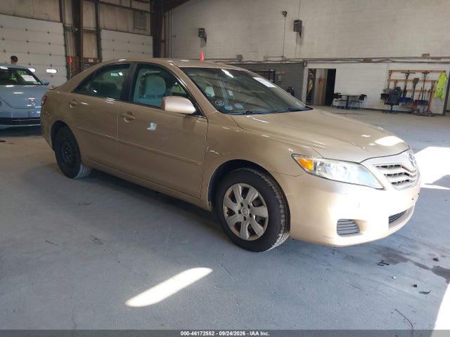 46172552 :رقم المزاد ، 4T4BF3EK4AR013557 vin ، 2010 Toyota Camry Le مزاد بيع