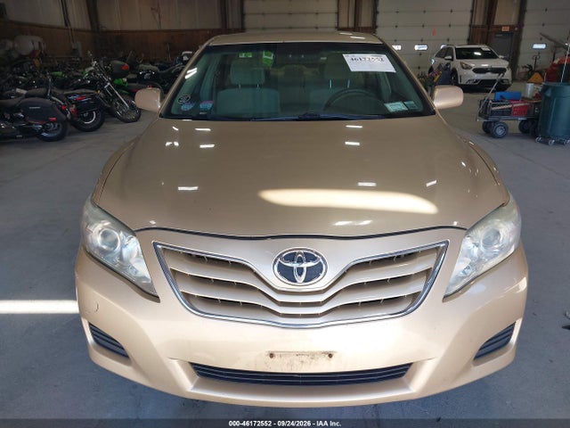46172552 :رقم المزاد ، 4T4BF3EK4AR013557 vin ، 2010 Toyota Camry Le مزاد بيع