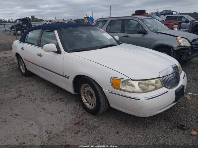 Aukcja sprzedaży 1998 Lincoln Town Car Executive, vin: 1LNFM81W8WY657036, numer aukcji: 46172565