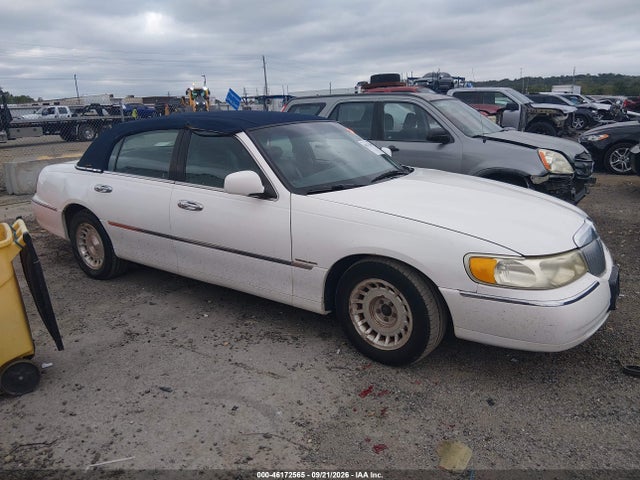 Aukcja sprzedaży 1998 Lincoln Town Car Executive, vin: 1LNFM81W8WY657036, numer aukcji: 46172565