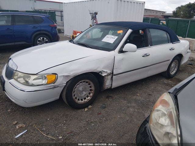 Aukcja sprzedaży 1998 Lincoln Town Car Executive, vin: 1LNFM81W8WY657036, numer aukcji: 46172565