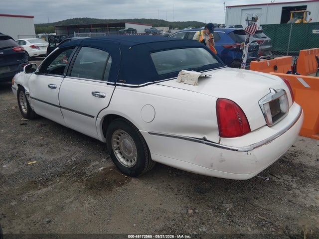 Aukcja sprzedaży 1998 Lincoln Town Car Executive, vin: 1LNFM81W8WY657036, numer aukcji: 46172565