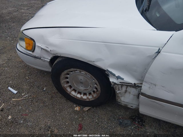 Aukcja sprzedaży 1998 Lincoln Town Car Executive, vin: 1LNFM81W8WY657036, numer aukcji: 46172565