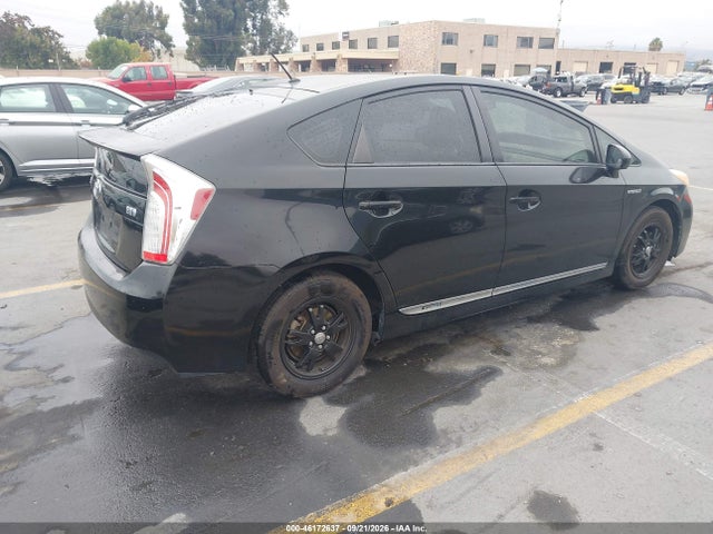 Toyota Prius Two 2015 JTDKN3DU4F1897271 Image 4