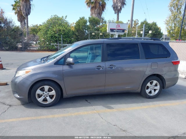 Продажа на аукционе авто 2015 Toyota Sienna Le 8 Passenger, vin: 5TDKK3DC5FS641238, номер лота: 46172759