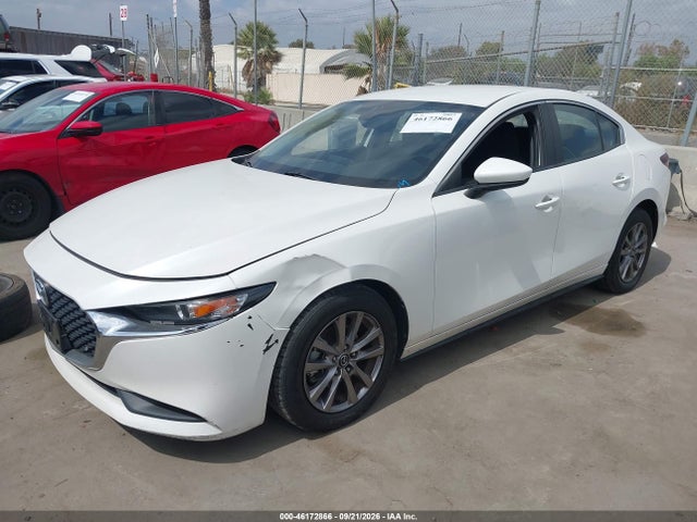Mazda MAZDA3 2019 JM1BPABL3K1109986 Image 2