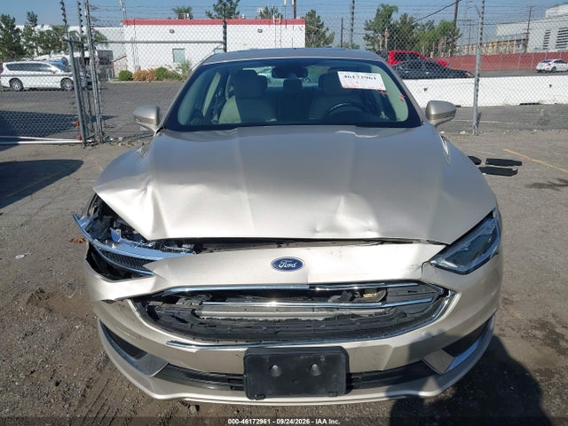 2018 Ford Fusion Energi Se Luxury მანქანა იყიდება აუქციონზე, vin: 3FA6P0PU3JR111390, აუქციონის ნომერი: 46172961