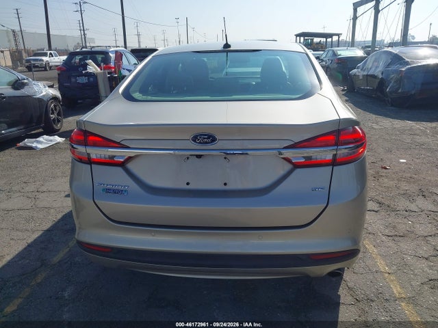 2018 Ford Fusion Energi Se Luxury მანქანა იყიდება აუქციონზე, vin: 3FA6P0PU3JR111390, აუქციონის ნომერი: 46172961