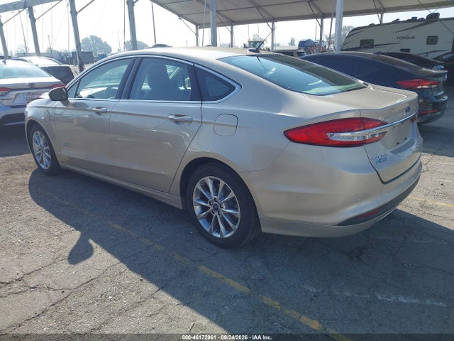 2018 Ford Fusion Energi Se Luxury მანქანა იყიდება აუქციონზე, vin: 3FA6P0PU3JR111390, აუქციონის ნომერი: 46172961