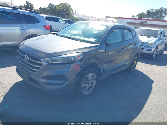 Hyundai TUCSON SE 2018 KM8J23A45JU761193 Image 2