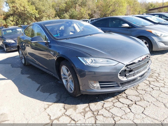 2015 Tesla Model S 60/70/85 მანქანა იყიდება აუქციონზე, vin: 5YJSA1H11FF083473, აუქციონის ნომერი: 46173496