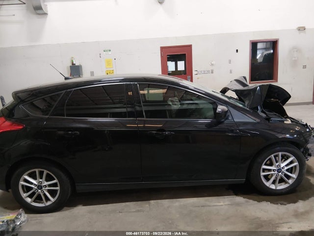Ford FOCUS SE 2018 1FADP3K23JL323980 Image 14