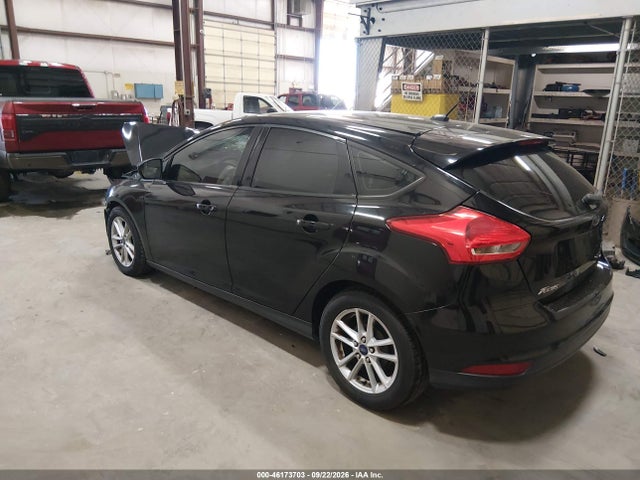 Ford FOCUS SE 2018 1FADP3K23JL323980 Image 3
