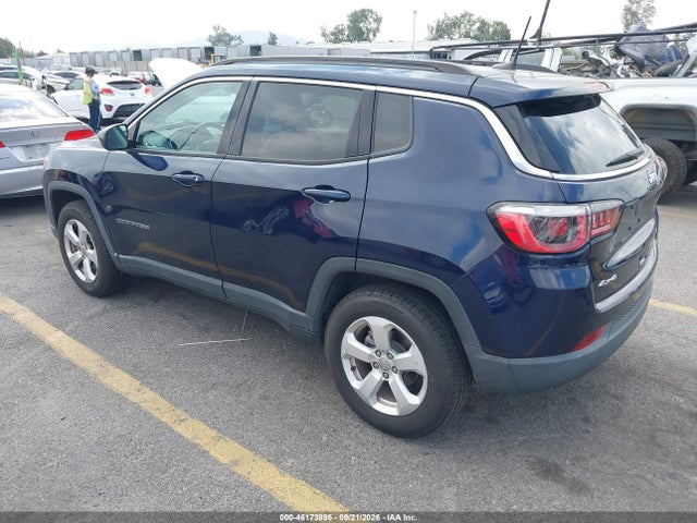 Jeep Compass Latitude 4x4 2018 3C4NJDBB8JT185878 Image 3
