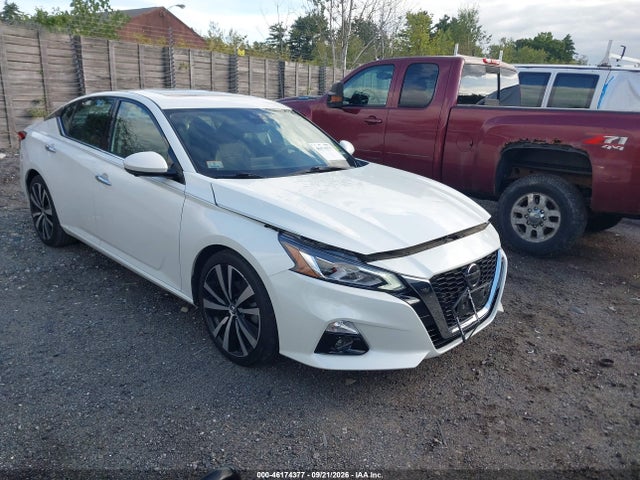 Auction sale of the 2019 Nissan Altima 2.5 Platinum, vin: 1N4BL4FV7KC113865, lot number: 46174377